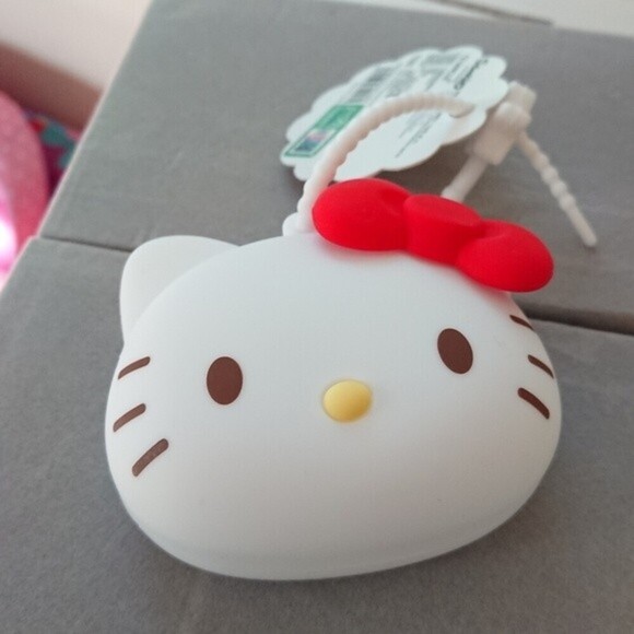 Hello Kitty Q uncle silicone coin purse keychain clip - Picture 3 of 11